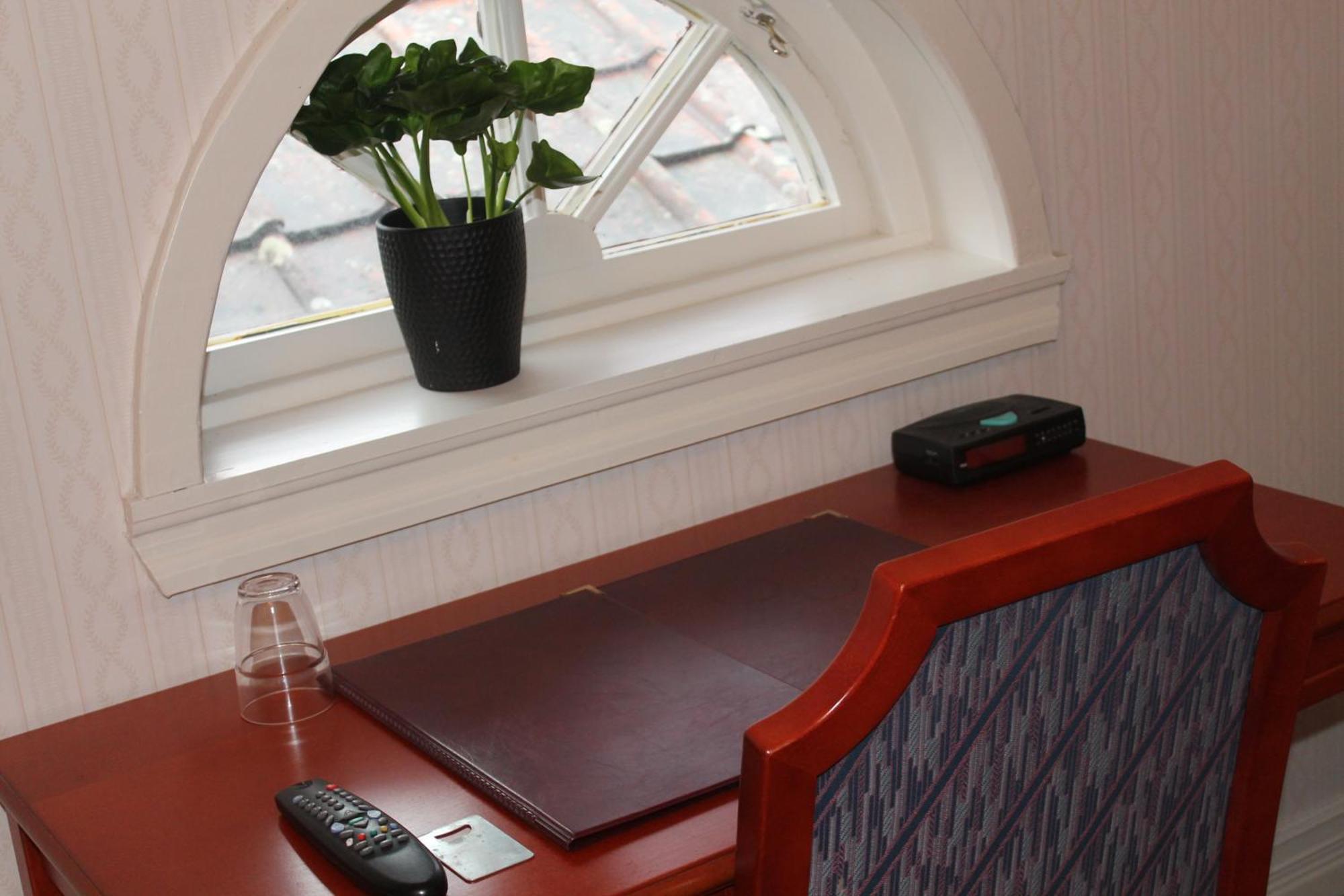 Vårgårda Hotell Mikaelsgarden חדר תמונה